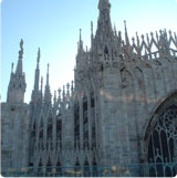 ドゥオーモ (ミラノ大聖堂)の装飾は、思わず息を飲む繊細さです…。感動！