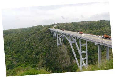 バラデロ、ハバナ間の休憩ポイントで全長キューバ1位の橋 イメージ