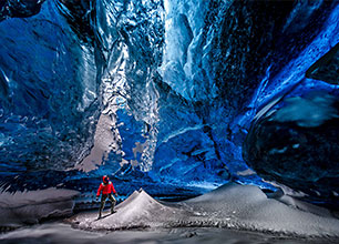 アイスランド氷河の洞窟