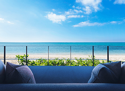 星野リゾートグループの和を基調とした「星のや」ブランド 星のや沖縄の客室からの眺め