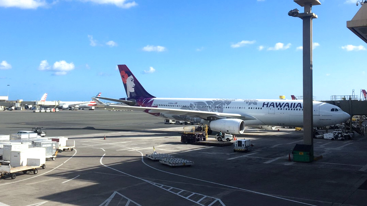 出発前からワクワクするハワイアン航空の機体