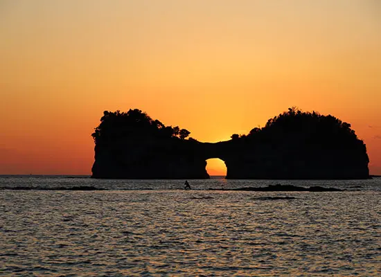 和歌山_円月島（イメージ）