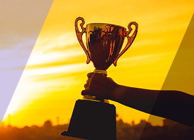 従業員のモチベーションを向上させるには？社内表彰制度を導入するポイントをご紹介