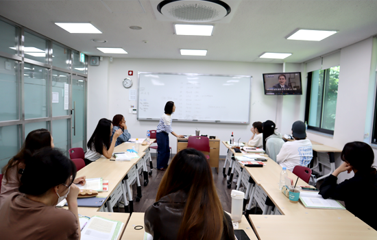建国大学（学校外観）