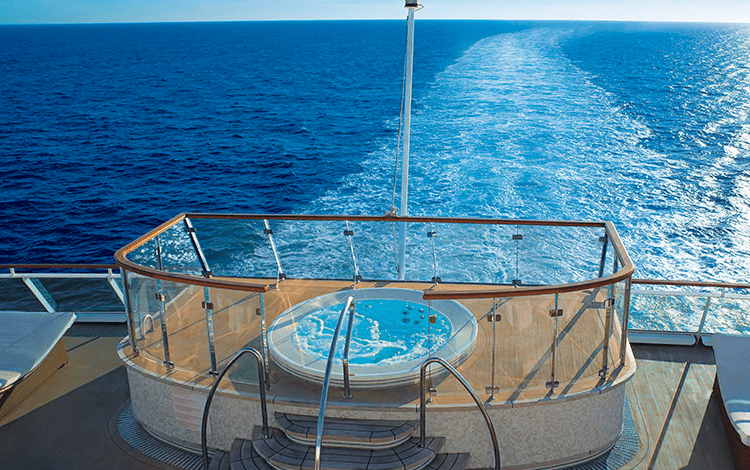 屋外ラウンジ&ジャグジー