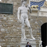 意外と大きいミケランジェロ作のダビデ像