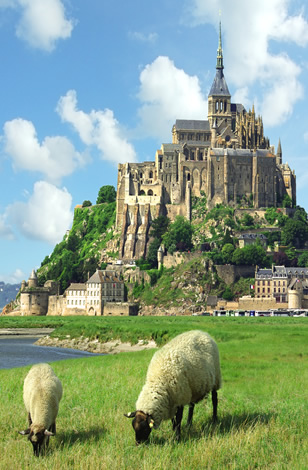 世界遺産モン・サン＝ミシェルの風景（フランス西海岸 サン・マロ湾上）