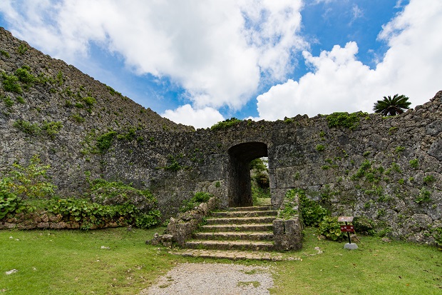 中城城（ナカグスクジョウ）は沖縄本島の一大景勝地