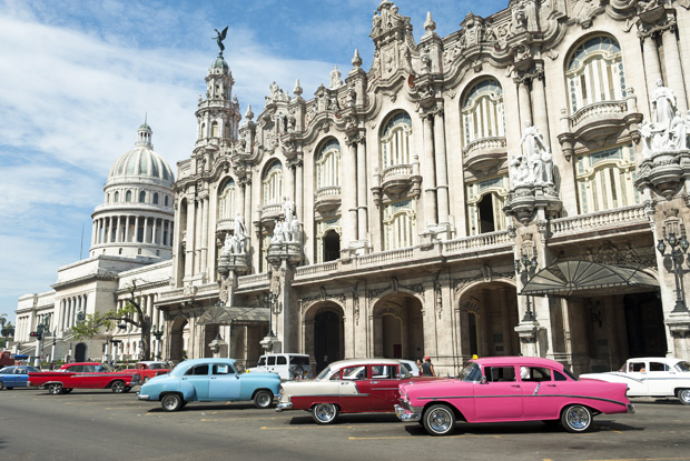 中央ハバナ・キューバのプラド通りガリシア宮殿