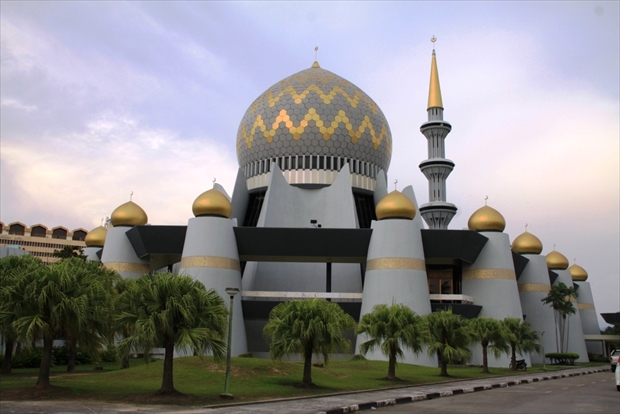 コタキナバルの市立モスクは近代的なデザイン