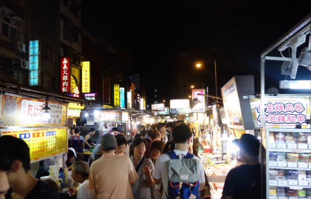 台湾の夜市は食べ歩きが楽しい！