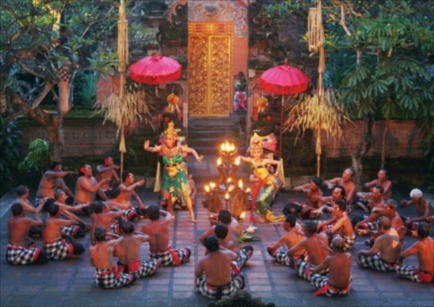20世紀前半に発展したバリ島のケチャックダンス