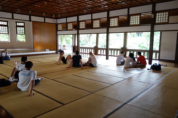 館内の大広間でゴロンと横になってみるのもいい。（「北投温泉博物館」）（写真提供：本田マイコさん）