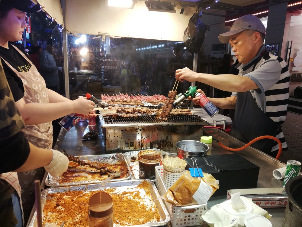 羊肉串の屋台もあった