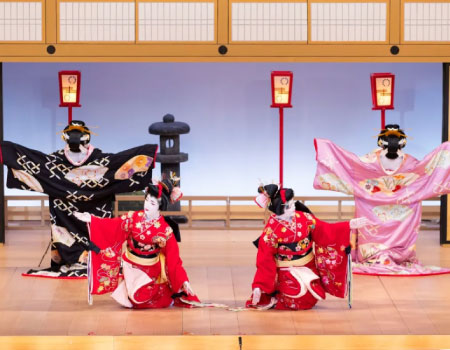 Enjoy Kyoto Autumn Leaves and Fox Painting Experience