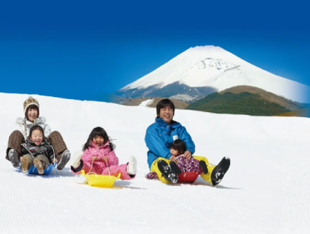 Snow Experience at Mt.Fuji, Hakone Pirate Ship & Gotemba Premium Outlet with All-you-can-eat BBQ