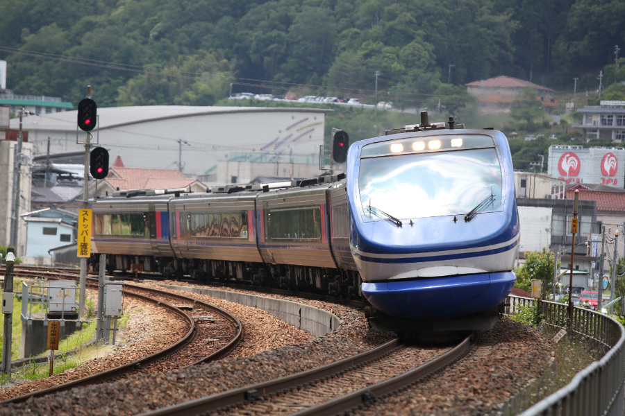 Super Hakuto Express