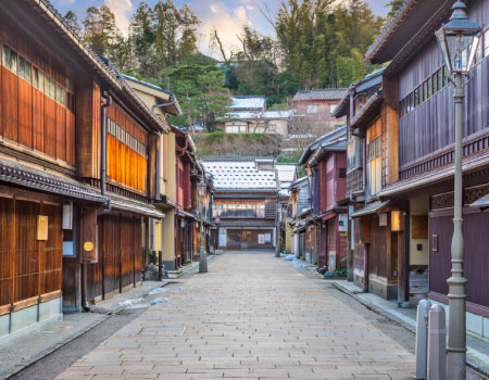 Explore Ancient Capital of Kanazawa 2 Days Bus Tour