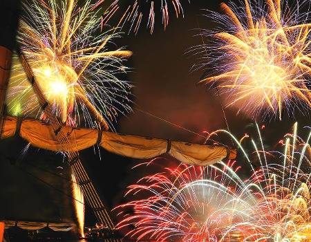 Hakone Pirate Ship Fireworks Cruise and Gotemba Premium Outlets Bus Tour from Tokyo