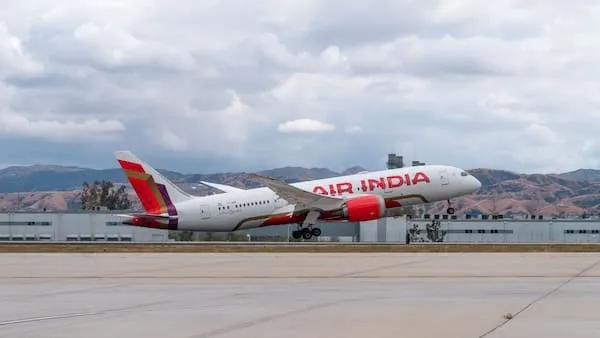 B787-8機影（イメージ）