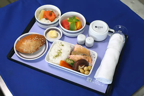 ビジネスクラス機内食（イメージ）