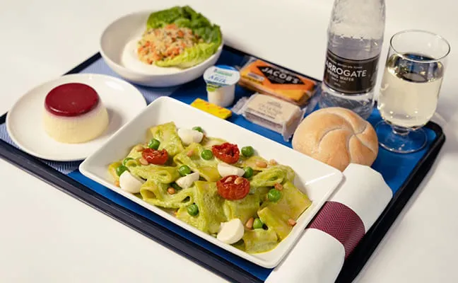プレミアムエコノミークラス機内食（イメージ）