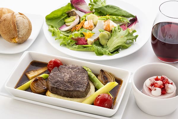 ビジネスクラスクラス機内食一例（洋食イメージ）