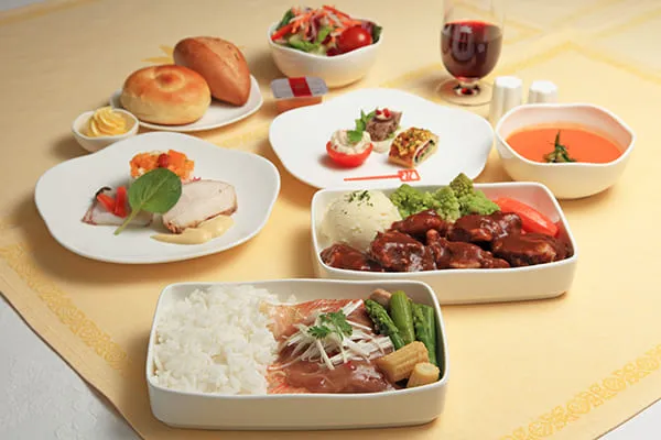 ビジネスクラス機内食洋食一例（イメージ）