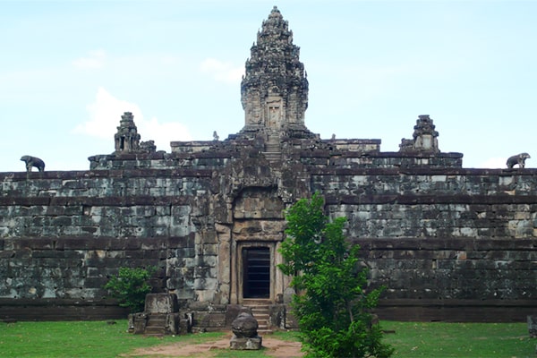 ロリュオス遺跡群