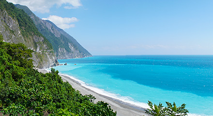 台湾八景の一つであり、太平洋の海が広がる「清水断崖」