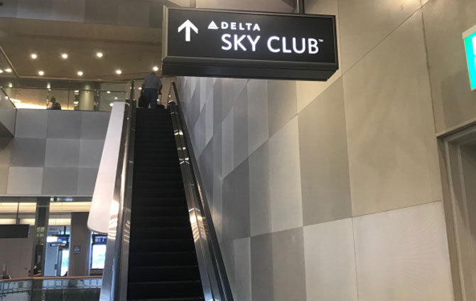 成田空港 Delta Sky Clubラウンジへ