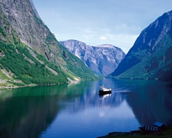 ネーロイフィヨルドをクルージング