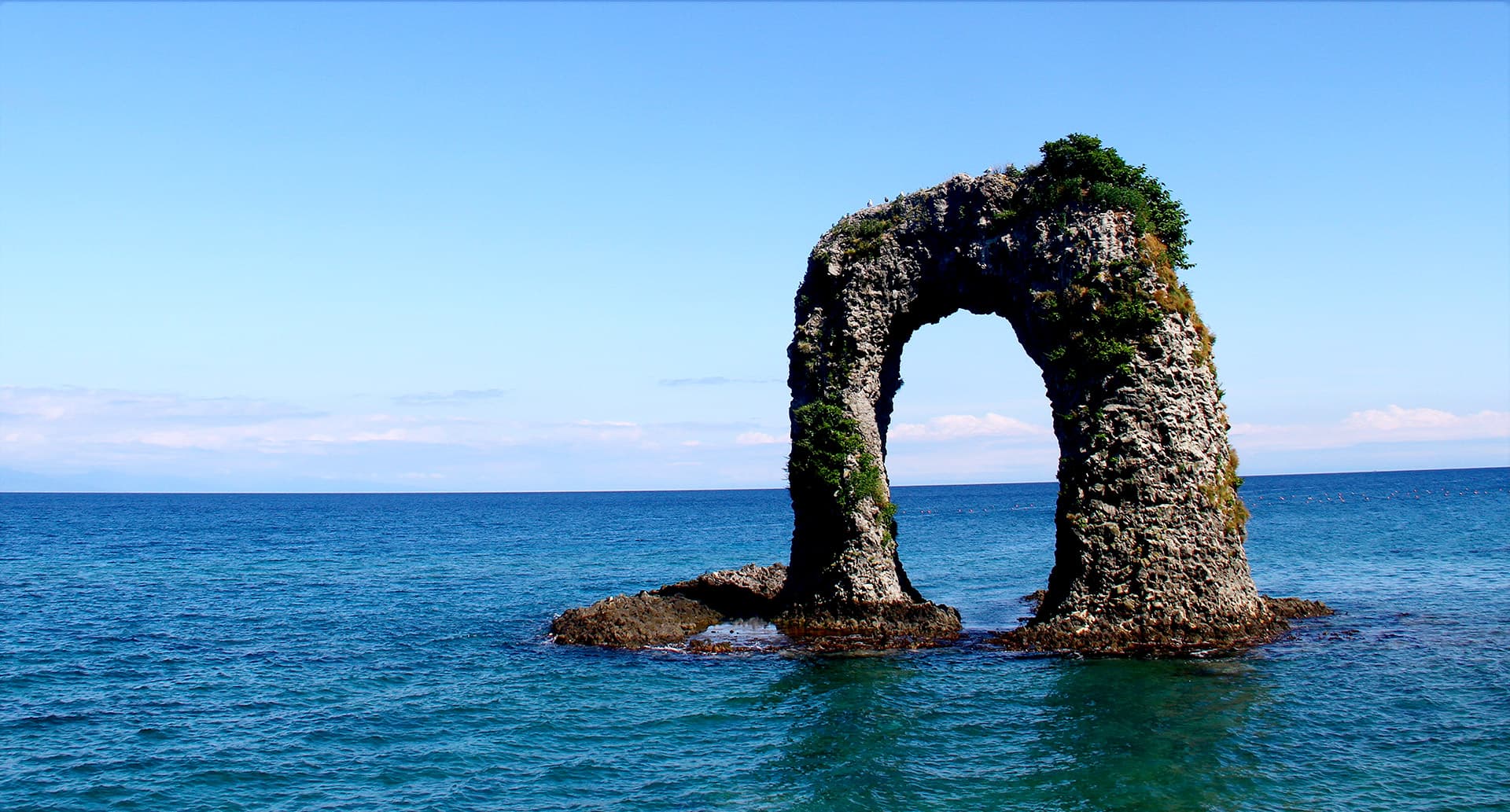 奥尻島のなべつる岩