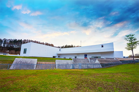 青森県立美術館（青森市）
