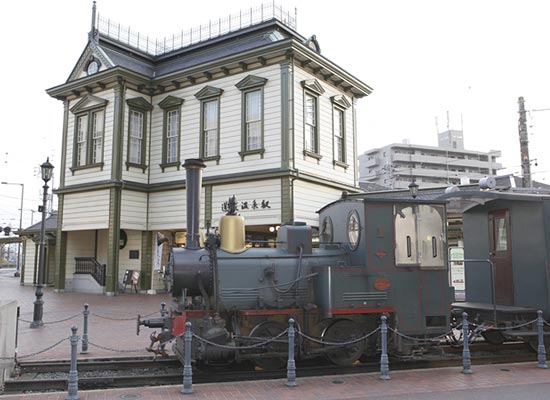 道後駅と坊ちゃん列車 (イメージ）