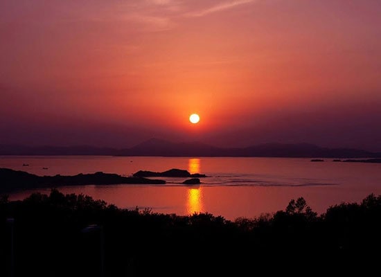 日本夕陽百選の夕陽（イメージ）※天候により夕陽をご覧いただけない場合があります