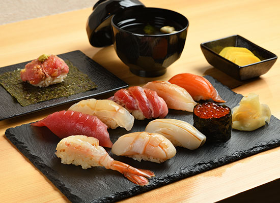 夕食「特上にぎり寿司」（イメージ）