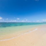石垣島のビーチはキラッキラ！抜けるような青空とエメラルドグリーンの海！