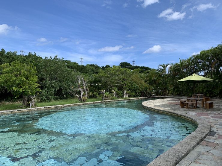 現在の屋外プール　提供：西表島ジャングルホテルパイヌマヤ
