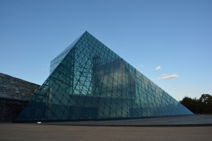 ガラスのピラミッド HIDAMARI　提供：さっぽろ観光写真ライブラリー