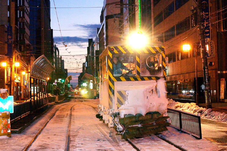 札幌の冬の風物詩「ササラ電車」　提供：さっぽろ観光写真ライブラリー