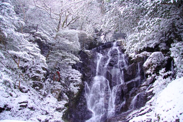 冬の白糸の滝