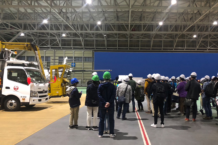 格納庫見学(イメージ) 格納庫見学(イメージ)