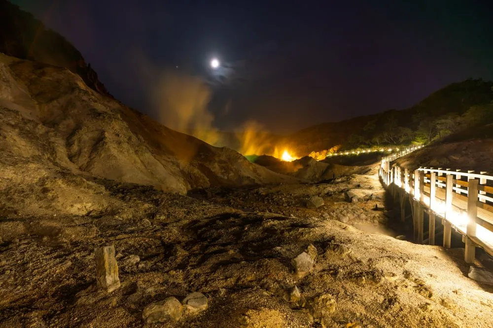 登別地獄谷ライトアップ 「鬼火の路　幻想と神秘の谷」