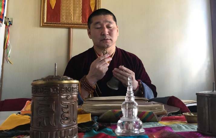 【モンゴル】評判高いラマ僧侶によるチベット仏教占い