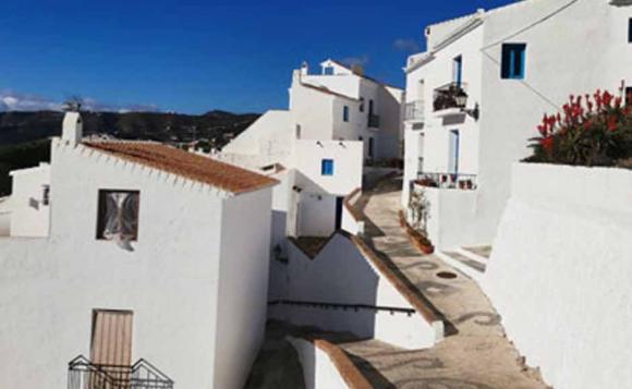 スペイン アンダルシアの 白い村 ミハスとフリヒリアナ His オンラインツアー