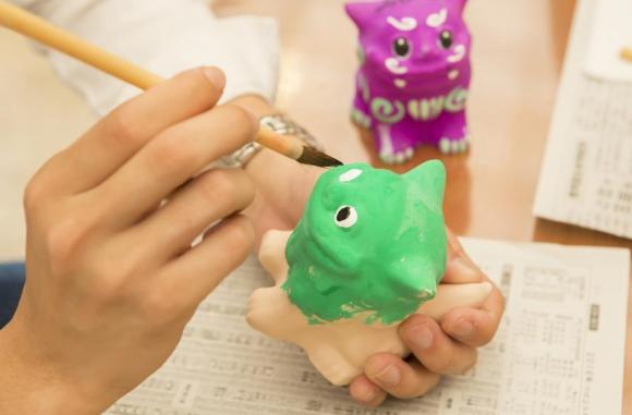 沖縄 8名以上の団体貸切限定 世界に一つだけのオリジナルシーサーが作れる オンラインシーサー絵付け体験 琉球村お散歩 His オンラインツアー