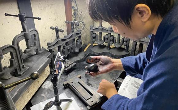 【奈良墨職人】日本にいる希少な墨職人が教える、オンライン墨作り体験 　