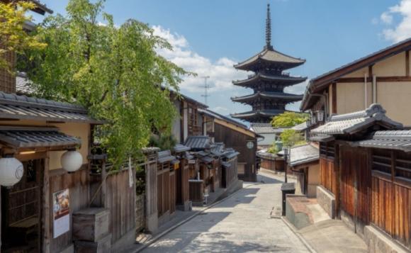 古都「京都」の魅力と日本の伝統文化を学ぶ「金彩手作り」オンライン体験 ～世界ブランド NOB MIYAKE創業者プレゼンツ ～ | HIS ...