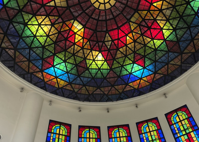 <span class="blue bold">琉球ガラス村</span>
<br/>フォトジェニックなスポットとしても人気